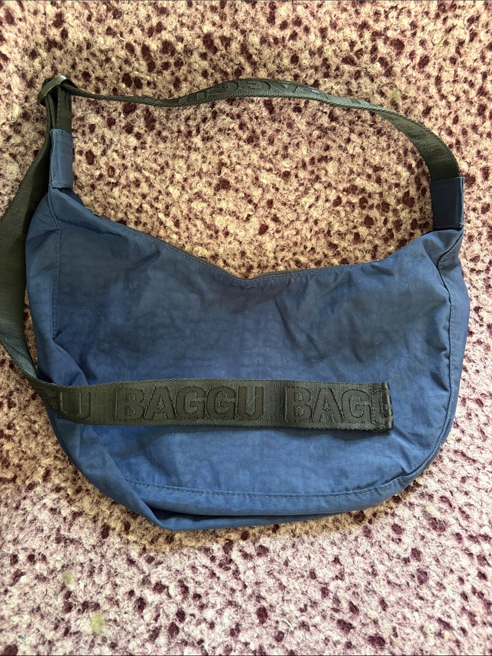 BAGGU Navy medium crescent bag